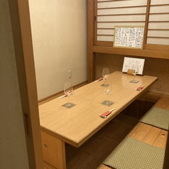 木を基調とした和の空間は、落ち着くこと間違いなしでございます。ゆっくりとした時間が流れる旬菜家まえのでお待ちしております。