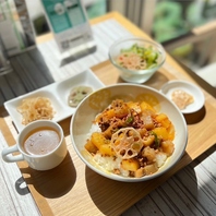 鳴門の名産・れんこんと、地元の新鮮な食材を楽しむ料理