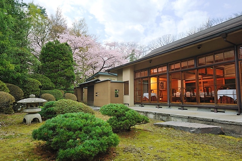 【オープン15周年】千秋公園内にある、静かな木立の中に佇むフレンチレストラン。