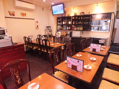 【1階】地下と1階合わせて50名様まで着席可能な店内は、広々とした空間にゆったりとおくつろぎいただけるテーブル席をご用意しております。ランチタイムにはボリューム感があってリーズナブルなセットをご用意。是非お気軽にご来店ください。