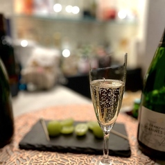 靴を脱いで楽しむ bar embrace エンブレイスの特集写真