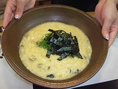 天然すっぽんを美味しく綺麗な澄んだスープ.時間をかけ丁寧に作った濁りの無いスープうす黄緑色の雑味のない天然すっぽんスープです。カウンターが楽しく食事ができます。